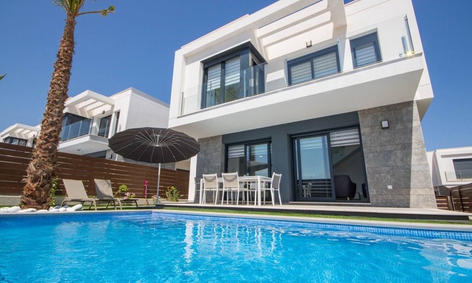 Lo Rufete Villa | Experience 3032 Vistabella in Bali: Rated 8.8/10 & Pool Access