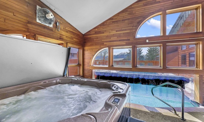 Dillon Condo | Experience 303d Dillon Bay: Breathtaking Views & Top Amenities