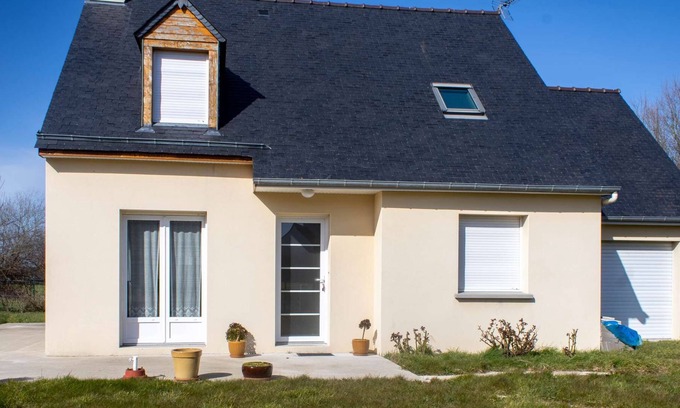 Pleherel-Plage-Vieux-Bourg House | Tranquil Retreat: Beachfront House with Spa in FREHEL