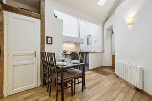 8th Arrondissement Apartment | Pet and Child Friendly: 304 Suite Boetie in Paris