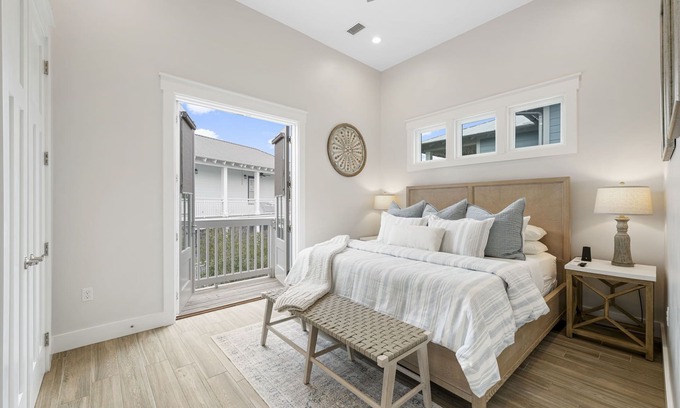 Santa Rosa Beach House | Beachfront Carriage House with E-Bikes and Private Beach