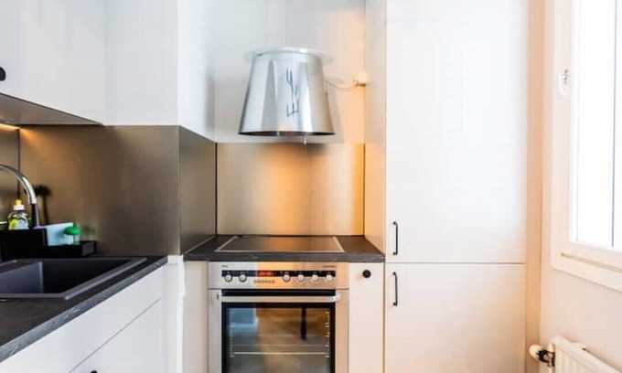 Myyrmaki Apartment | Convenient Studio Near Airport & City Train in Helsinki