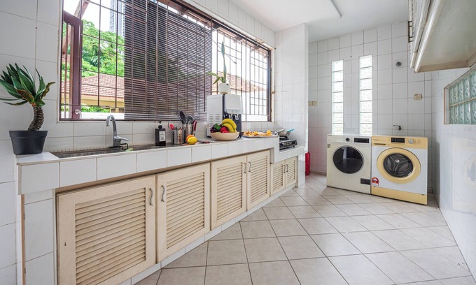Malaysian Police Training Centre Villa | Ideal 5BR Retreat with Private Pool in KL