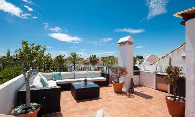 San Pedro de Alcantara Apartment | Exquisite Castiglione Penthouse with Oceanfront Comfort