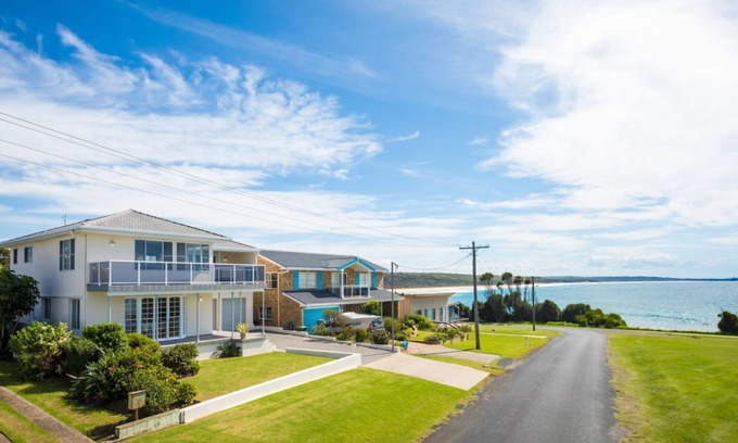 Dalmeny House | Oceanfront Retreat at 31 McMillan Crescent, Dalmeny