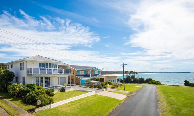 Dalmeny House | Oceanfront Retreat at 31 McMillan Crescent, Dalmeny
