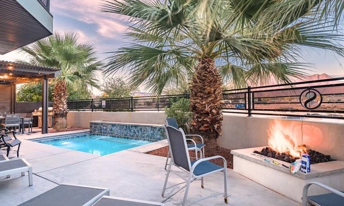 Santa Clara House | O-31 Pool Palace: Heated Private Pool & Hot Tub Retreat