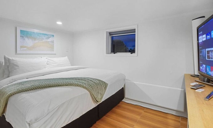 Henderson Apartment | Cozy Nifty Nook Studio with Kitchen and Parking Access