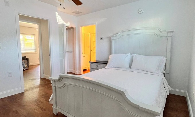 Historic Old Northeast House | Pet-Friendly Coffee Pot Cottage with Breakfast & Kitchen