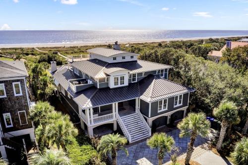 Isle of Palms House | Beachfront Bliss: Private Pool & Ocean Views Await You