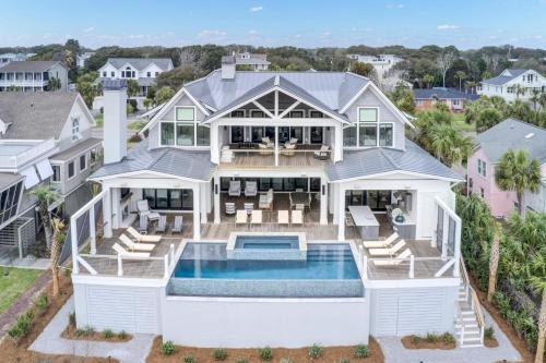Isle of Palms House | Oceanfront 3108 Palm by AvantStay with Private Pool & Views