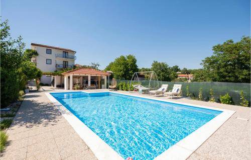 Zmijavci House | Spacious 6-Bedroom House with Pool for 12 Guests