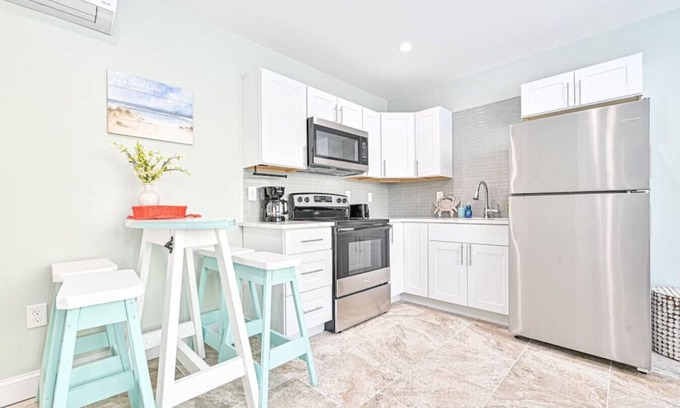 Wildwood Apartment | Seaside Retreat: Oceanfront Escape with Top Reviews