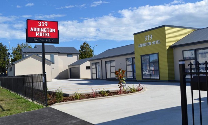 Addington Hotel | Relax at 319 Addington Motel: Family-Friendly Retreat