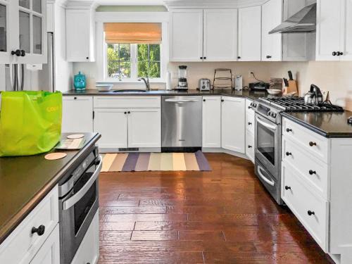 Chatham House | Ideal Family Retreat: 32 Bearses By Way, Chatham Cape Cod