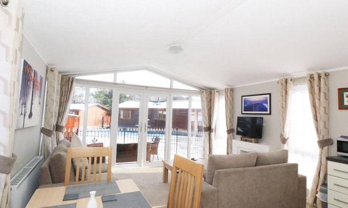 Auchterarder Cottage | Discover 32 Cruachan Lodge: Family-Friendly Retreat
