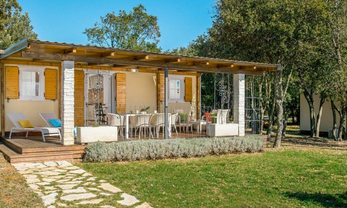 Bale Other | Inviting 2-Bedroom House for Families with Pool & Kitchen