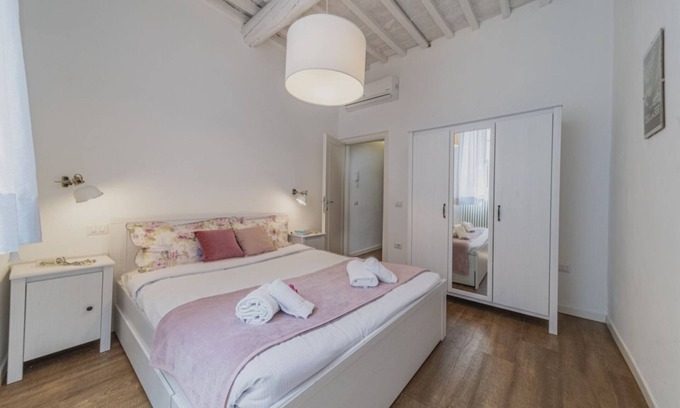San Niccolo Apartment | Guest Rated 10/10: 32 Nero Apartment in San Niccolò