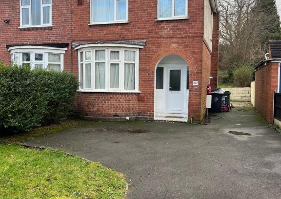 Bilston Apartment | Family-Friendly Stay at 322 Birmingham New Road