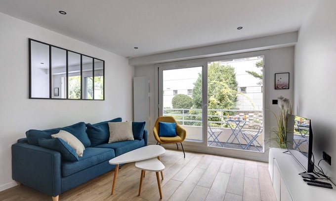 Suresnes Apartment | 322 Suite Fes - Unique Apartment with Pet-Friendly Amenities