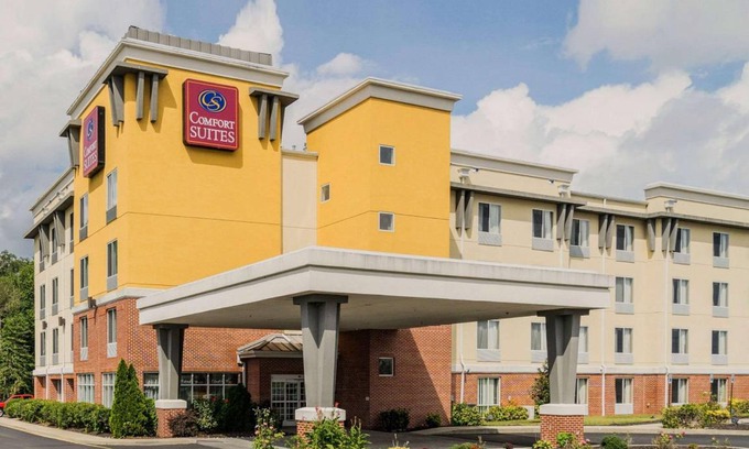 Seaford Hotel | Pet-Friendly Hotel with Pool & Kitchen - 4-Star Comfort
