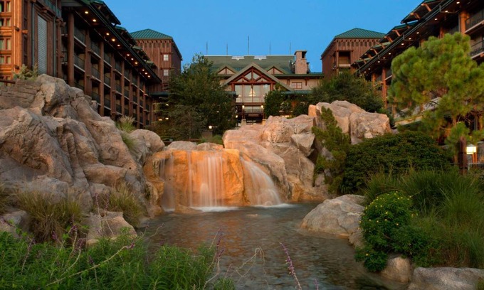 Bay Lake Cabin | Tranquil 33 m² Lodge with Pool, Spa & Restaurant Amenities