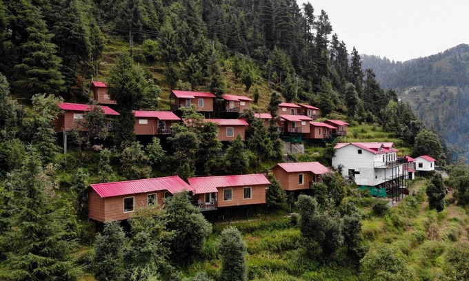 Dalhousie Resort | Pet-Friendly Resort for 3 Guests with Dining & Kitchen