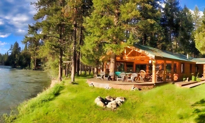 Bigfork Cabin | Riverfront Retreat in Montana: Ideal for Family Gatherings