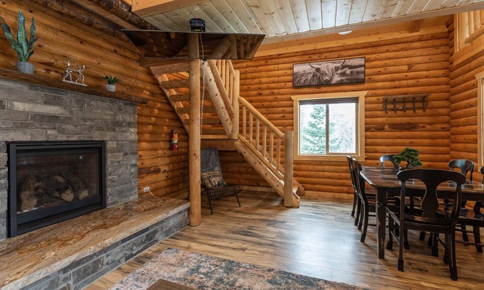 Steam Engine Meadows Cabin | Secluded Mountain Getaway: Rated 10/10 with Kitchen & Breakfast