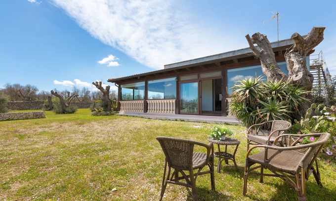 Torre Specchia Ruggeri House | Charming Villetta Jannara: Pet-Friendly & Oceanfront Escape