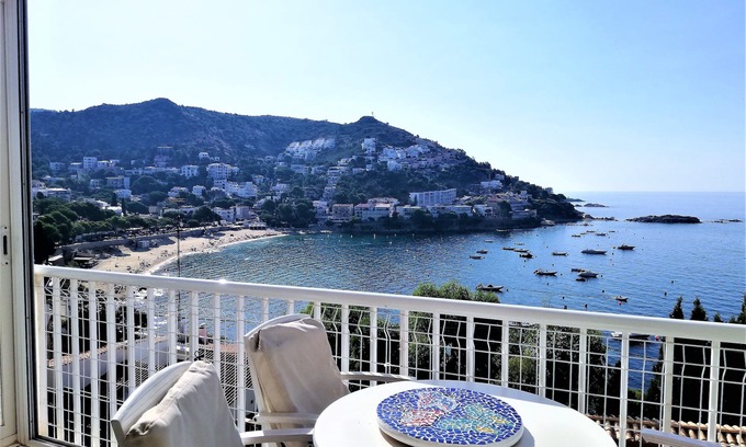 Almadraba-Canyelles Apartment | Beautiful Montemar: Sea View & Ideal for Hiking Adventures