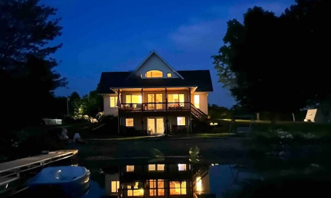 Lake Cottage | Experience Fun at the Lake House with Exciting Amenities!