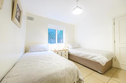Trim Apartment | Family-Friendly Getaway at 33A Steepleview