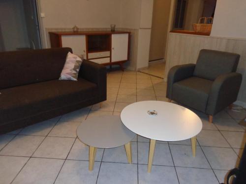 Soual Apartment | Family-Friendly Retreat at Gîte de la Coucouroune