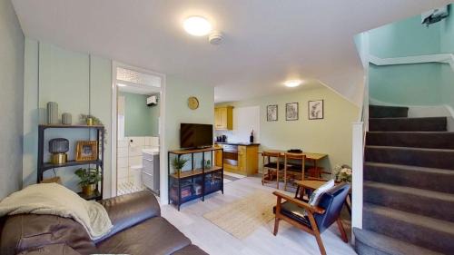 Saint Erth Praze House | Family-Friendly Retreat at 34 Strawberry Hill, Tolroy Manor