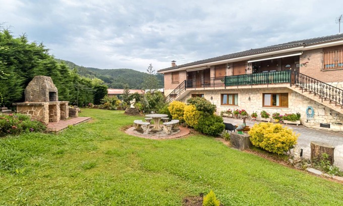 Hazas de Cesto House | 340 m² House ∙ 10 bedrooms ∙ 30 guests