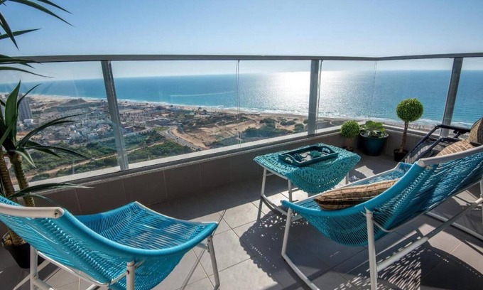 Bat Yam Apartment | Oceanfront Bliss at 35 Floor on the Sea - Rated 8/10