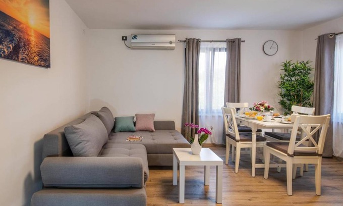Pula Apartment | Cozy 1-Bedroom Apartment with Kitchen for Up to 4 Guests