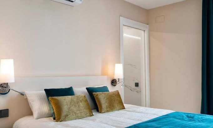 Castelldefels Bed & Breakfast | Cozy Bed and Breakfast with Kitchen Amenities Awaits You