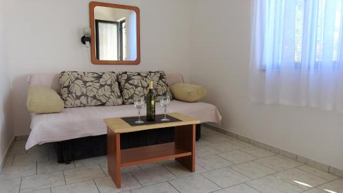 Ribarica Apartment | Cozy Oceanfront Apartment Keser – Steps from the Sea