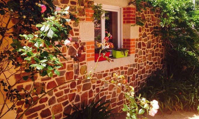Binic Cottage | Oceanfront Retreat Near Binic Port – Guest Rated 9.6/10