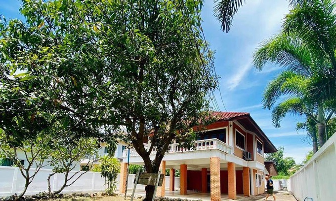 Puk Tian House | Spacious Oceanfront Retreat with 3 Bedrooms for 15 Guests