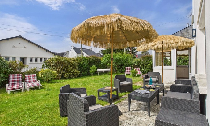 Ile-Tudy Ski Chalet | Beachside Retreat with Garden and Ocean Views