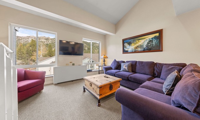 Olympic Valley Condo | Exceptional PRM Loft with Kitchen & Pool - Perfect Retreat!