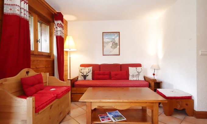 Les Houches Apartment | Cozy Apartment Les Houches: Perfect for 4 with Pool & Spa