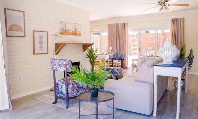 Harare East House | Relax at 36 Alexander Guesthouse with Pool and Restaurant