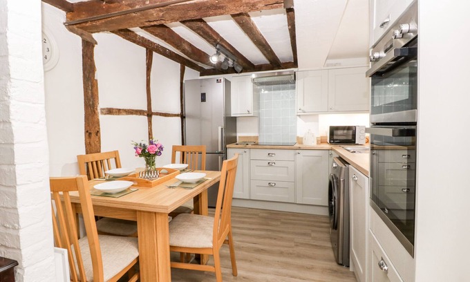 Downton Cottage | 36 High Street
