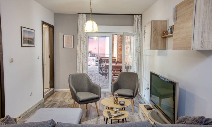 Biograd na Moru Apartment | Comfortable 1-Bedroom Apartment with Kitchen for 4 Guests
