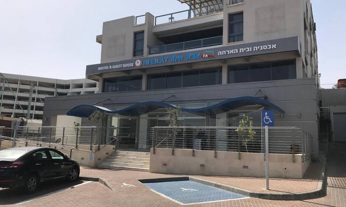 Eilat Hostel | Comfortable Hostel for 3 with Pool & Restaurant Access