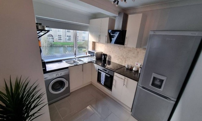 Heybridge Apartment | Guest Rated 10/10: Canal Side Retreat - 2 Bedroom Apartment
